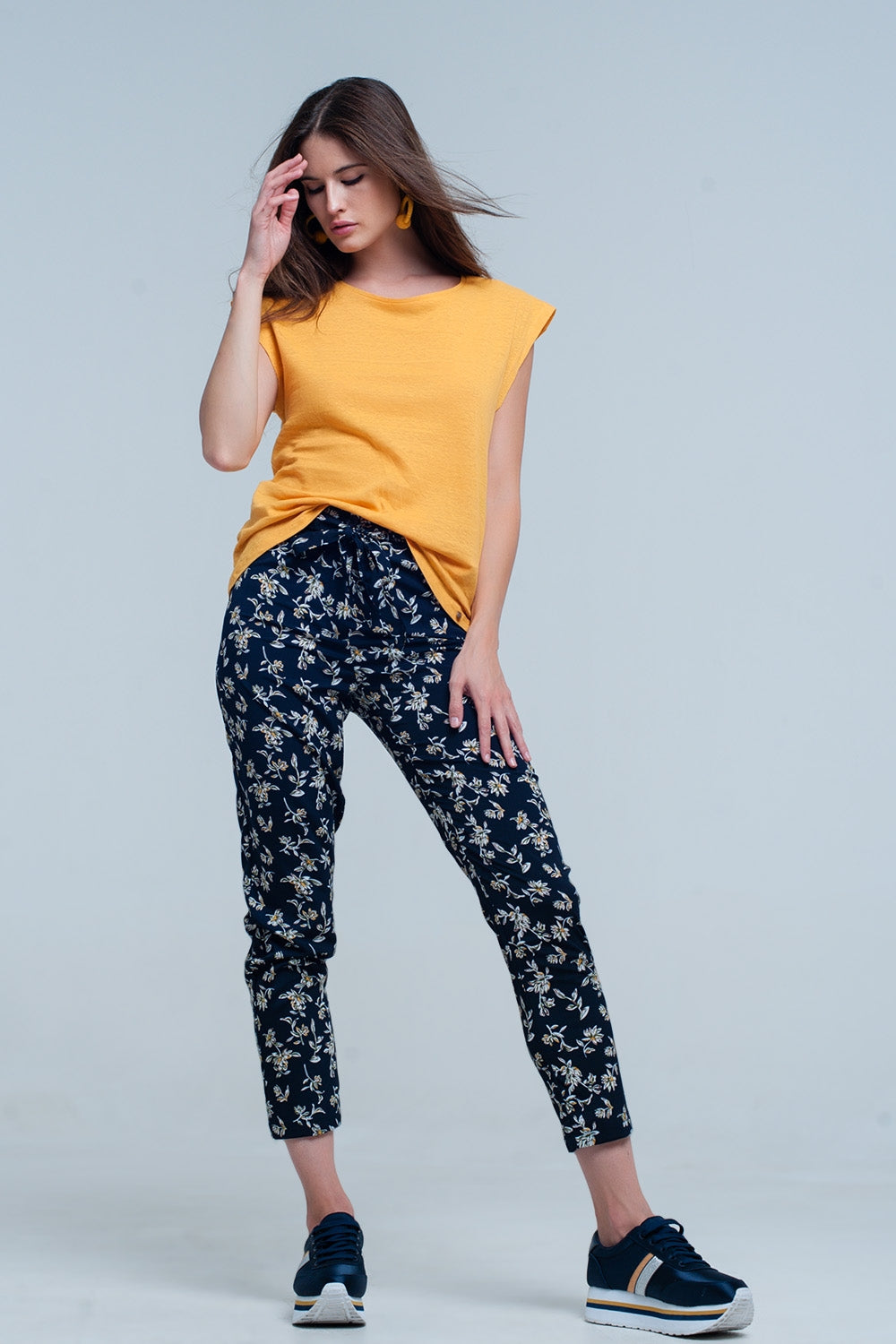 Navy floral pants with a belt - YuppyCollections