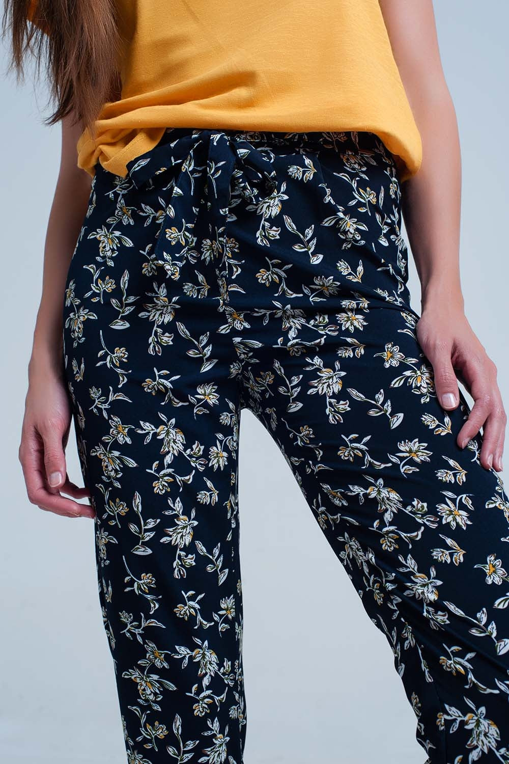 Navy floral pants with a belt - YuppyCollections