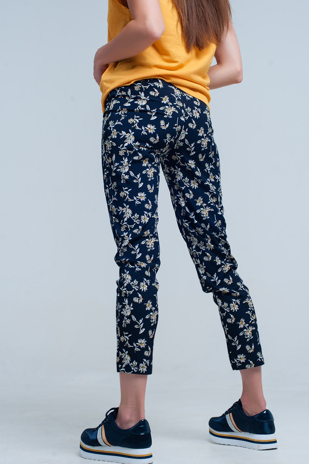 Navy floral pants with a belt - YuppyCollections