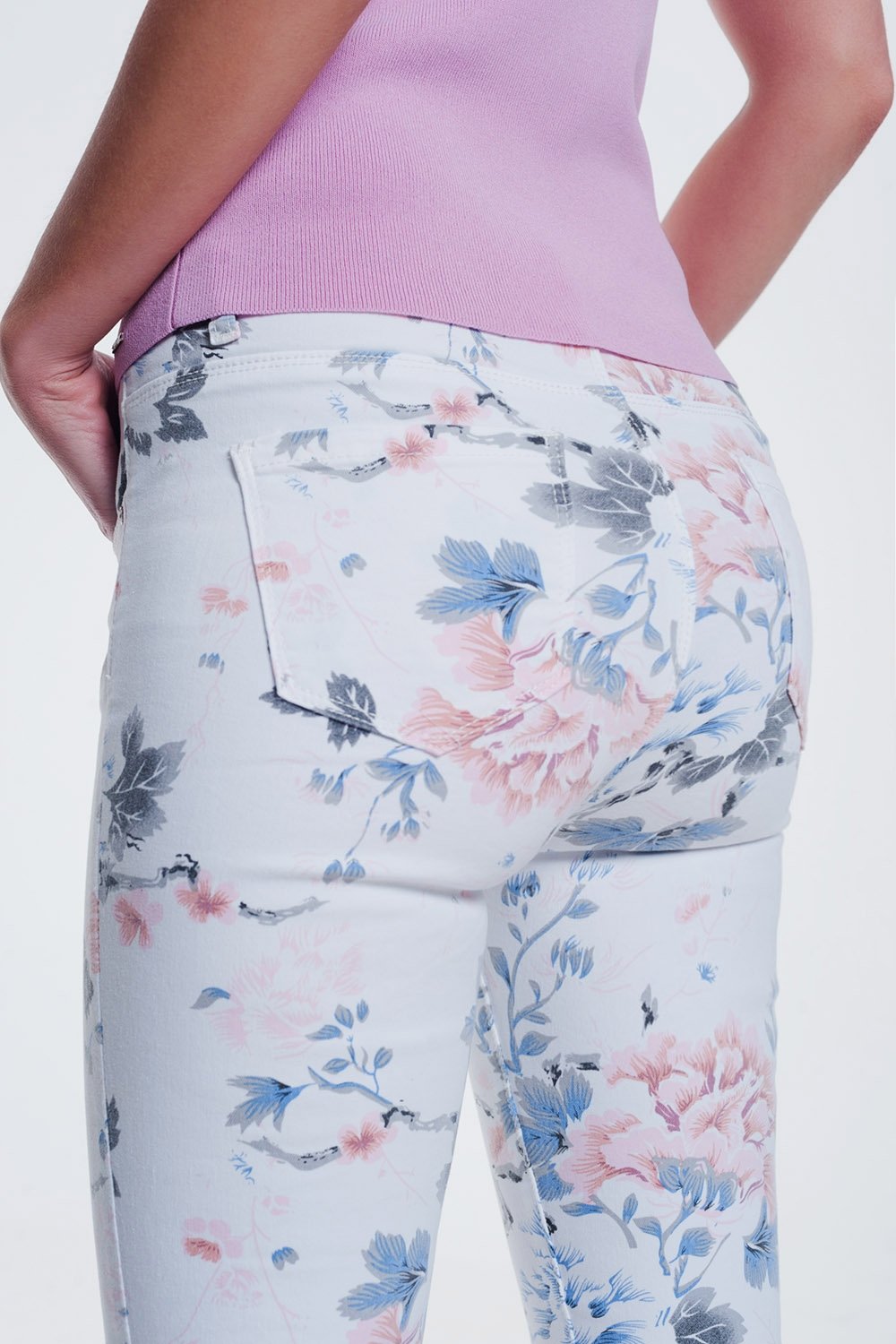 White Skinny Pants With Floral Print - YuppyCollections