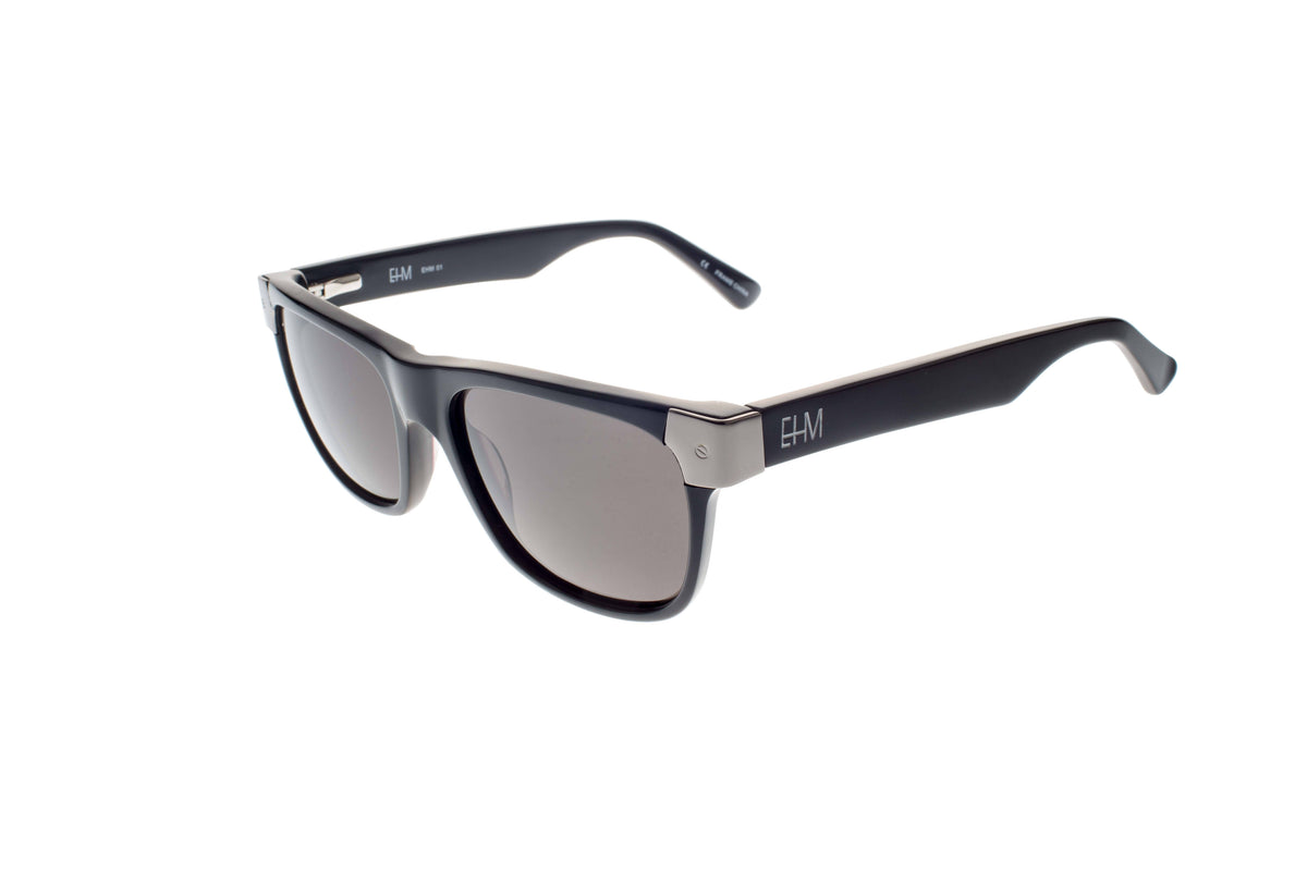 Black with Gun Silver Metal Wayfarers - YuppyCollections