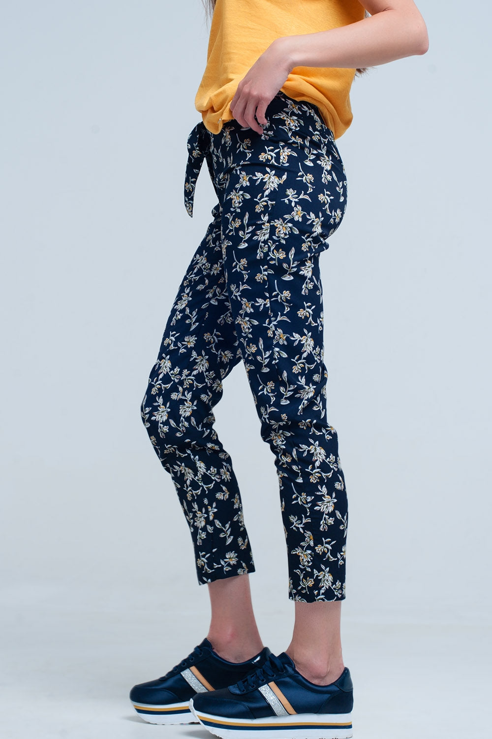 Navy floral pants with a belt - YuppyCollections