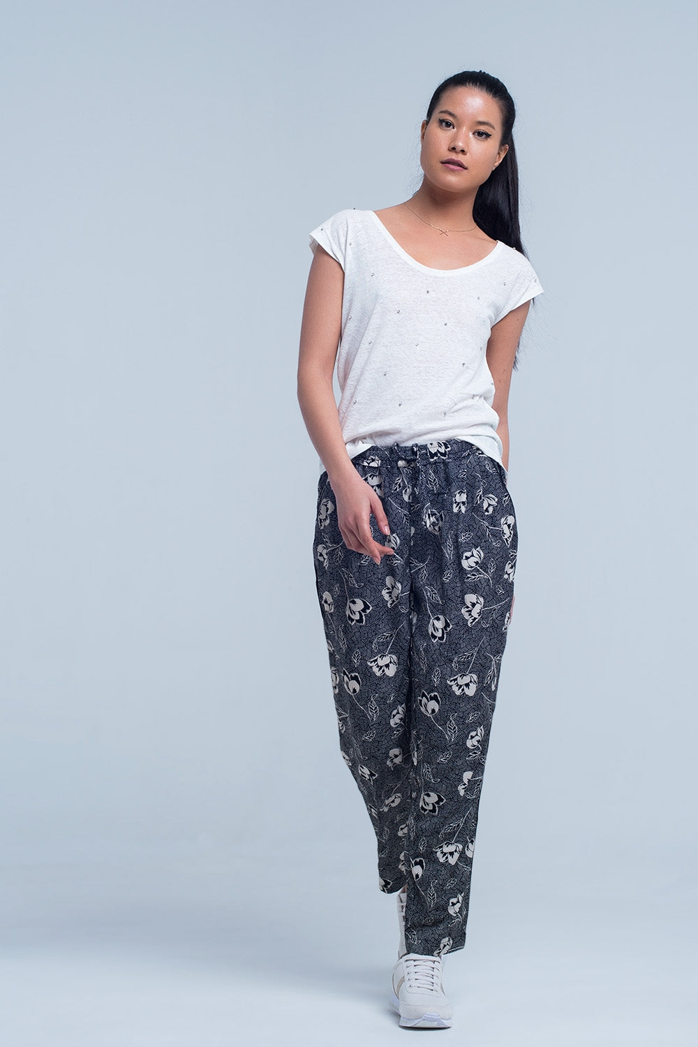 Black pants with floral print - YuppyCollections