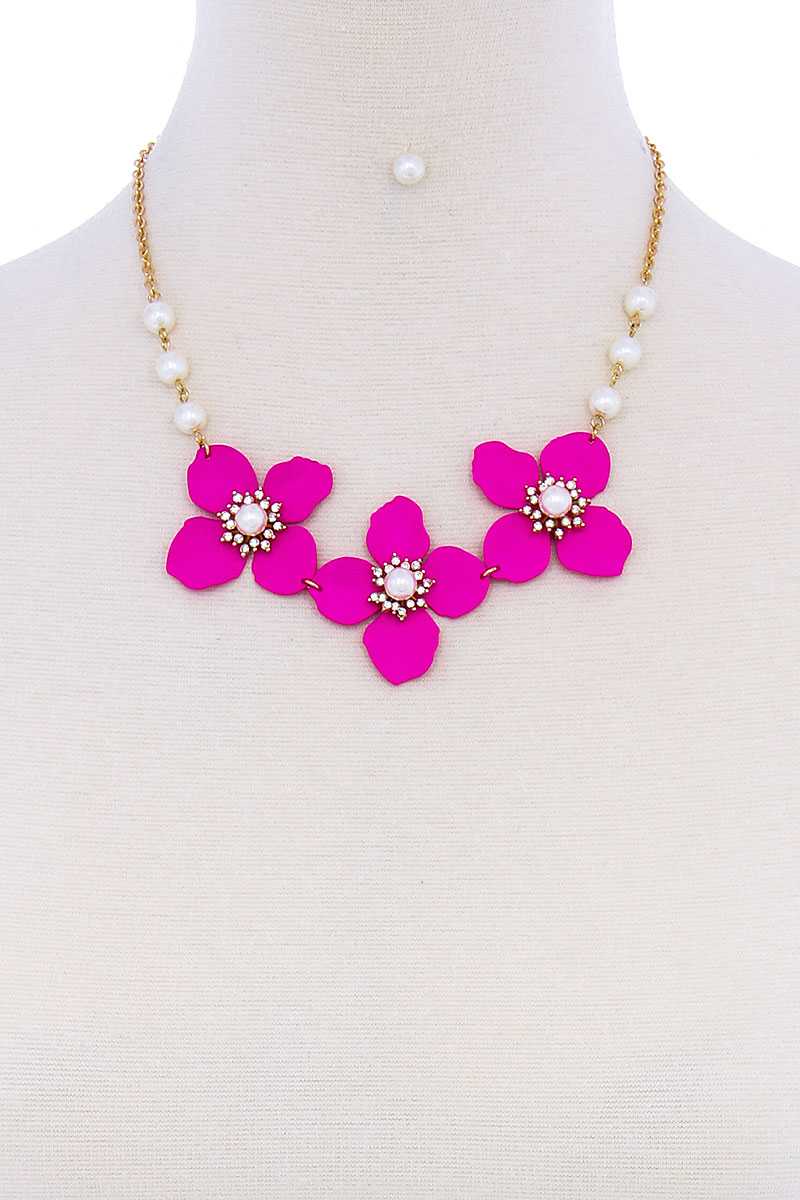 Stylish Flower And Pearl Necklace Set - YuppyCollections