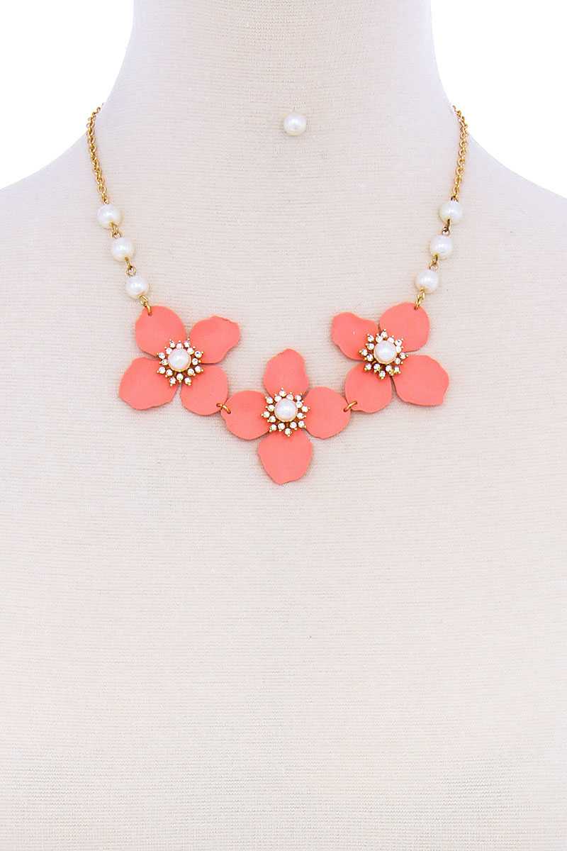 Stylish Flower And Pearl Necklace Set - YuppyCollections