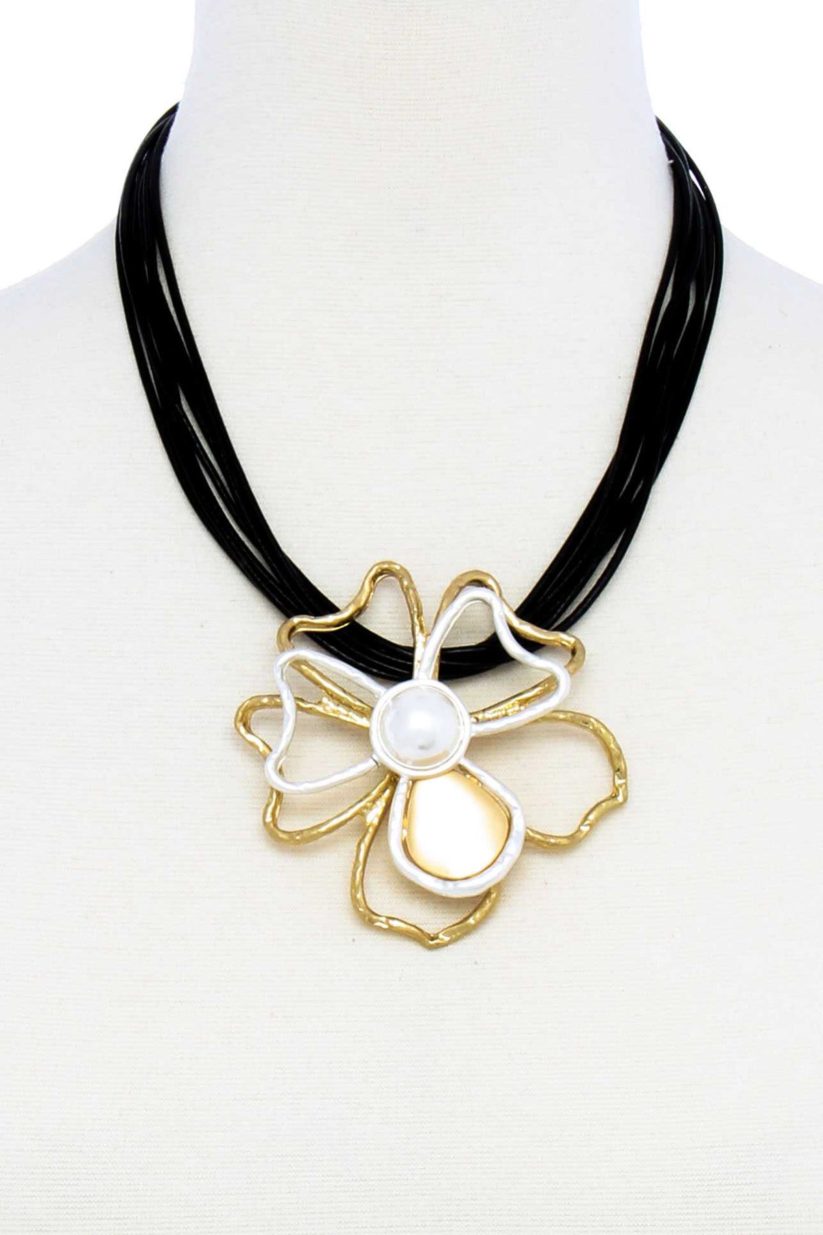 Designer Stylish Flower Pendant Necklace - YuppyCollections