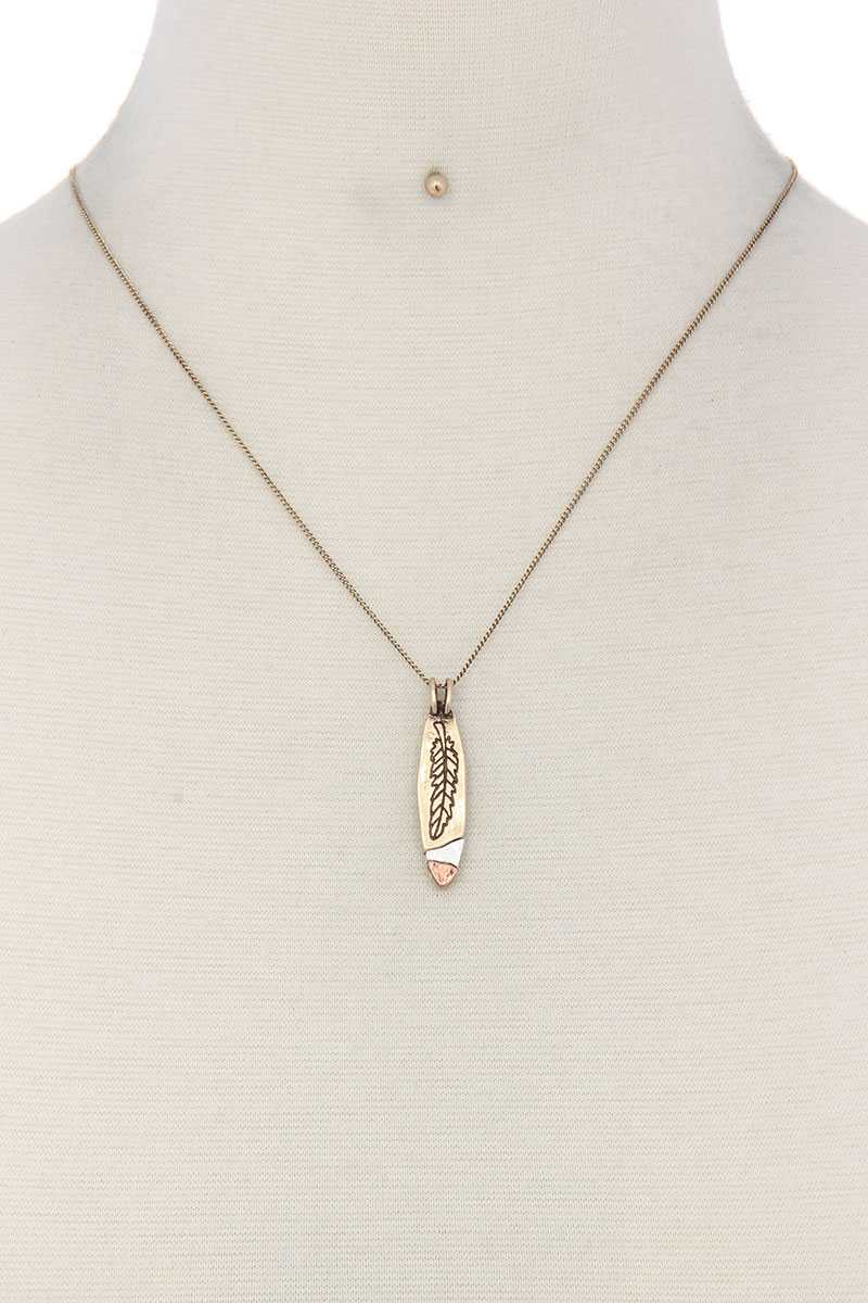 Feather Engrave Oval Shape Necklace - YuppyCollections