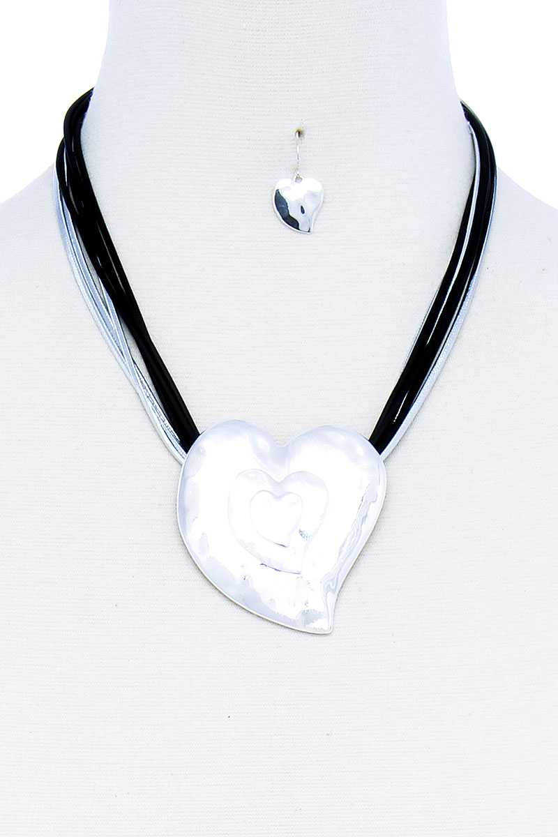 Fashion Triple Heart Pendant Necklace And Earring Set - YuppyCollections