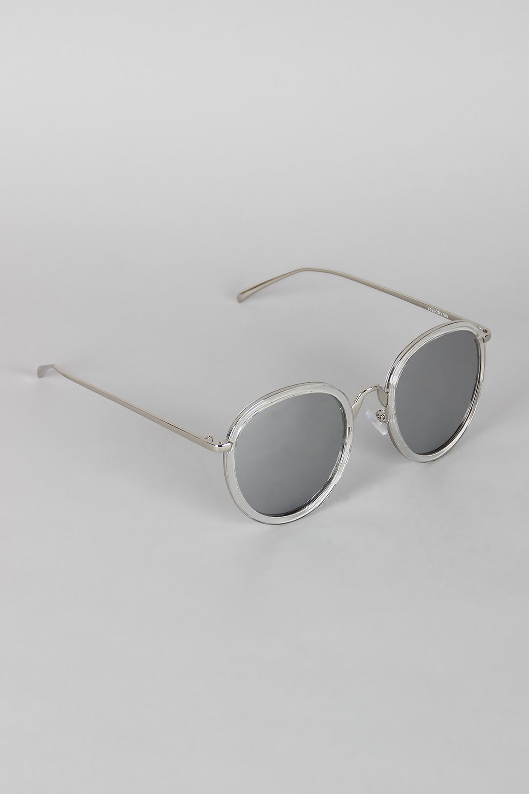 Pointy Bridge Plastic and Metal Sunglasses - YuppyCollections