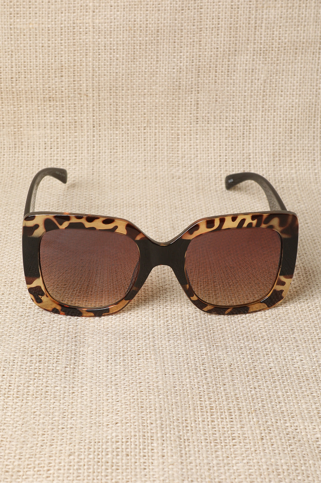 Plastic Frame Oversized Sunglasses - YuppyCollections