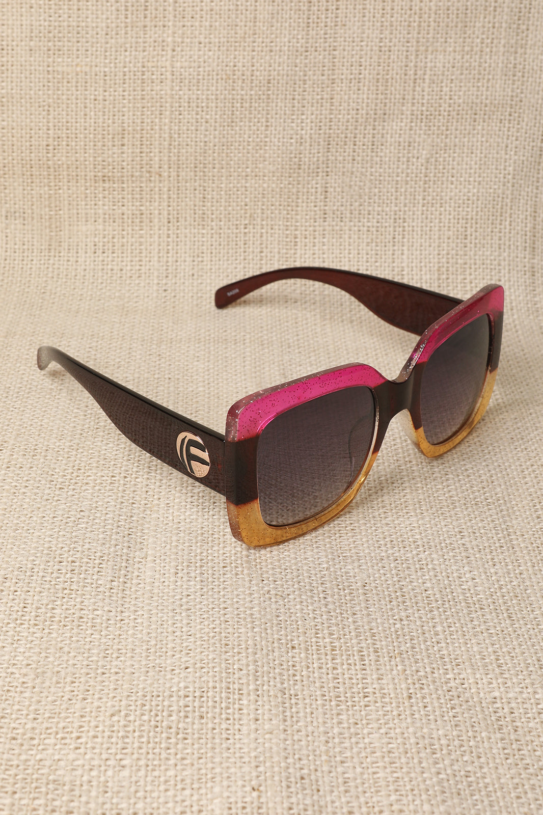 Plastic Frame Oversized Sunglasses - YuppyCollections