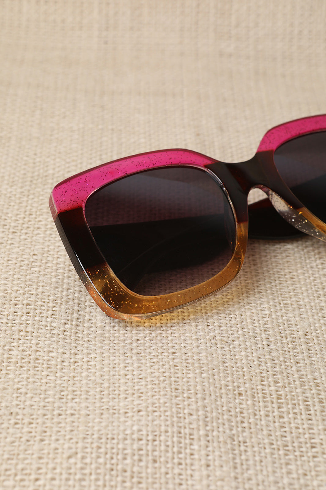 Plastic Frame Oversized Sunglasses - YuppyCollections