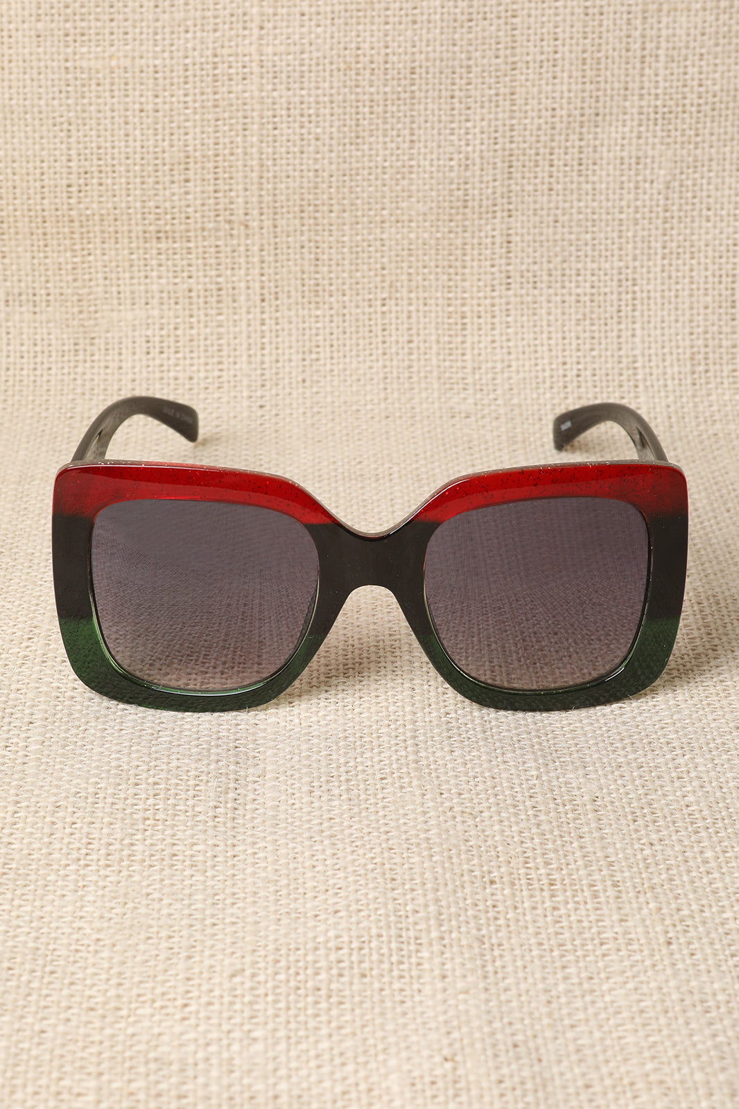 Plastic Frame Oversized Sunglasses - YuppyCollections