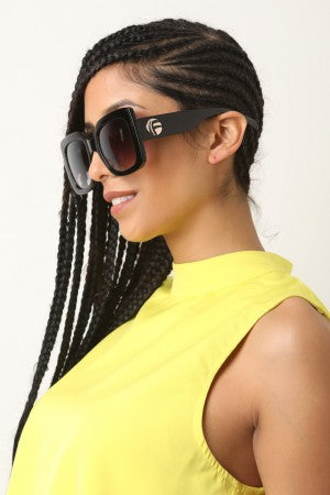 Plastic Frame Oversized Sunglasses - YuppyCollections