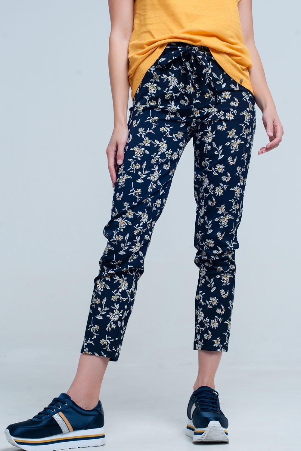 Navy floral pants with a belt - YuppyCollections