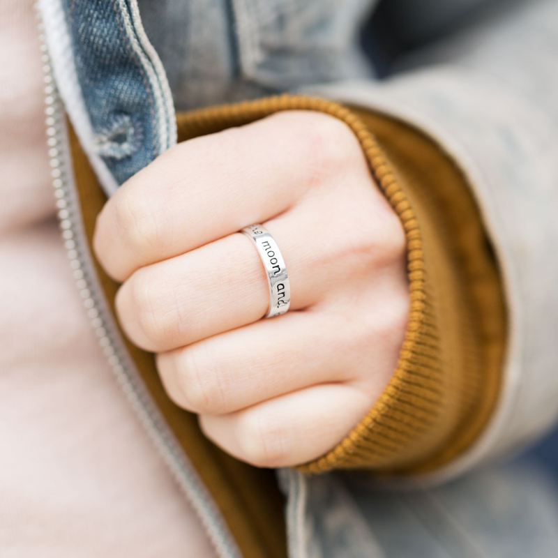 "Love you to the moon and back" Ring - YuppyCollections