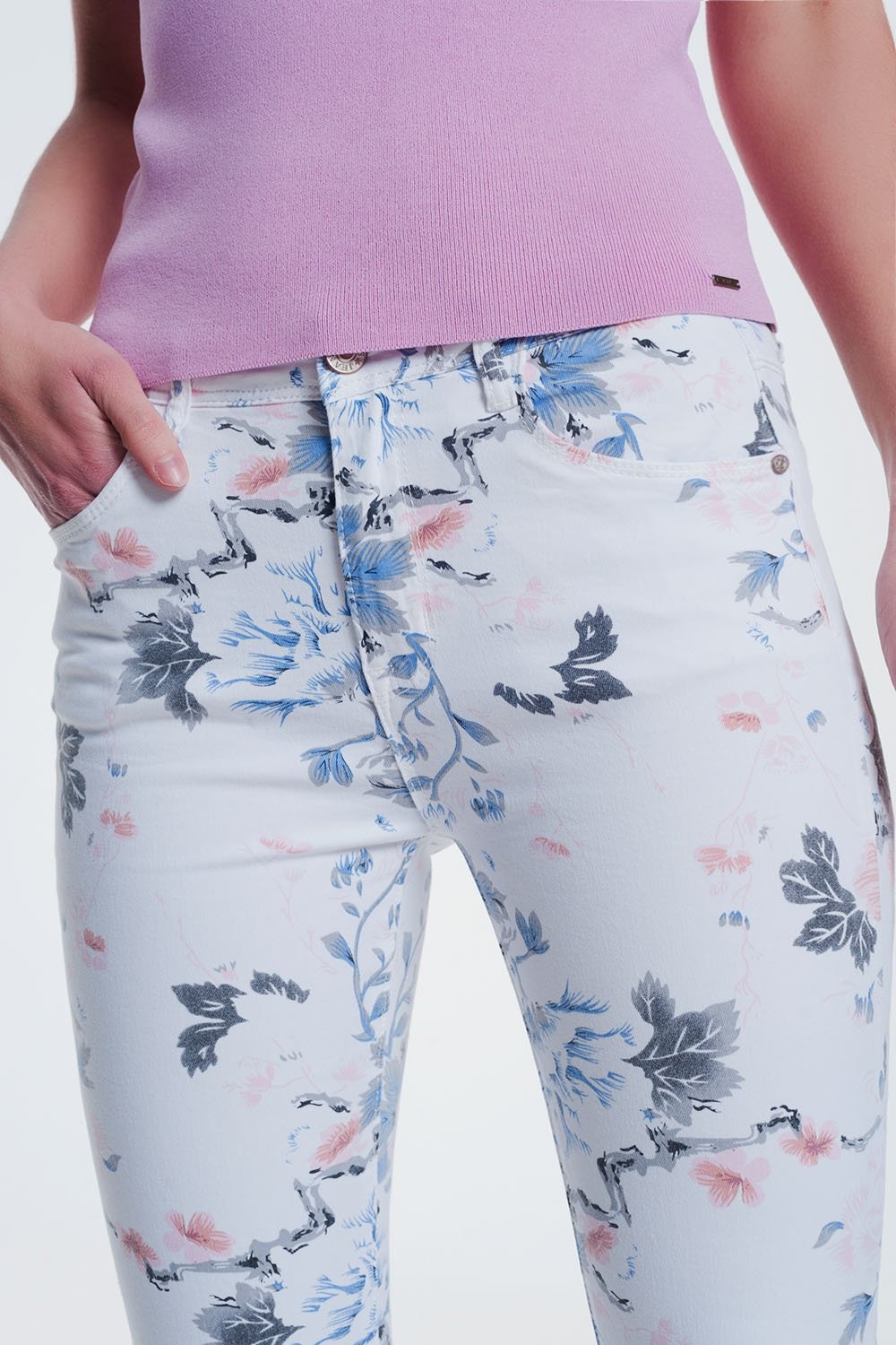 White Skinny Pants With Floral Print - YuppyCollections