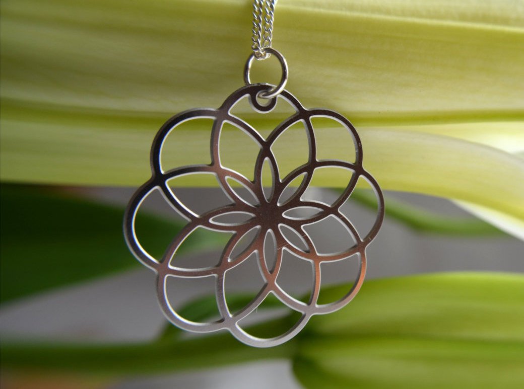 Dahlia pendant in stainless steel - YuppyCollections