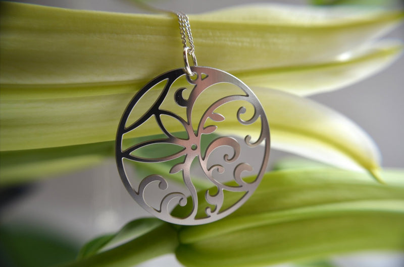 Floral Circle Pendant in stainless steel - YuppyCollections