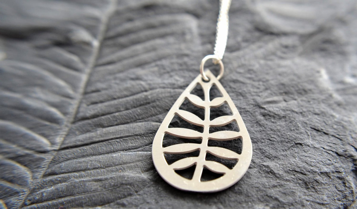 Leafy Pendant in stainless steel - YuppyCollections